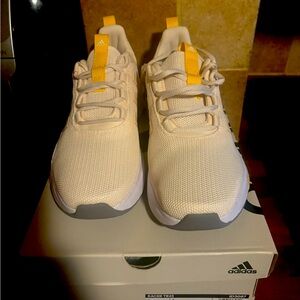 Ladies new adidas sneakers size 9 holiday Sale!!